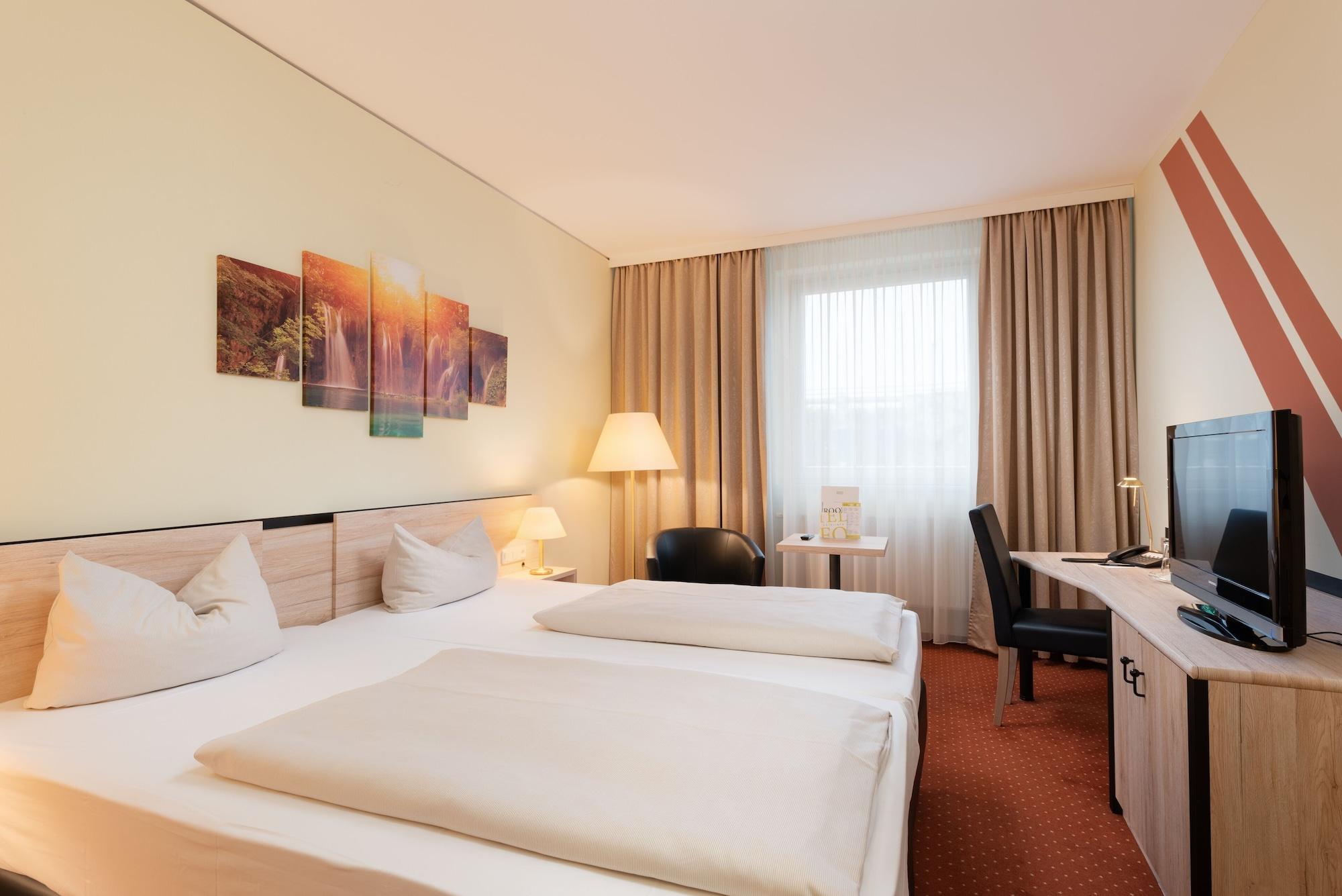 Novina Suedwestpark Hotel 4*