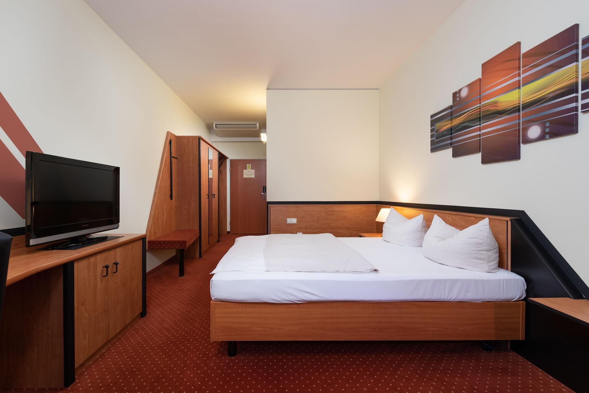 Novina Suedwestpark Hotel 4*