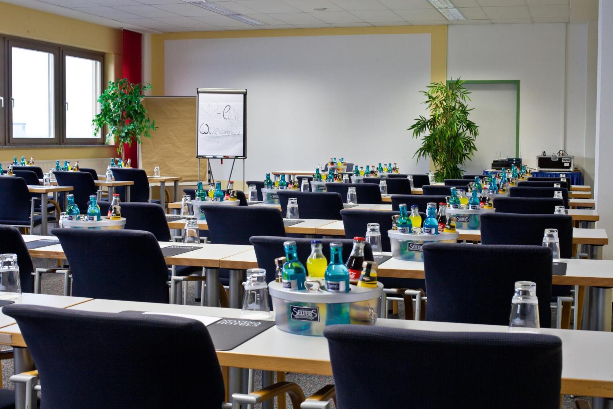 Hotel Novina Suedwestpark 4*