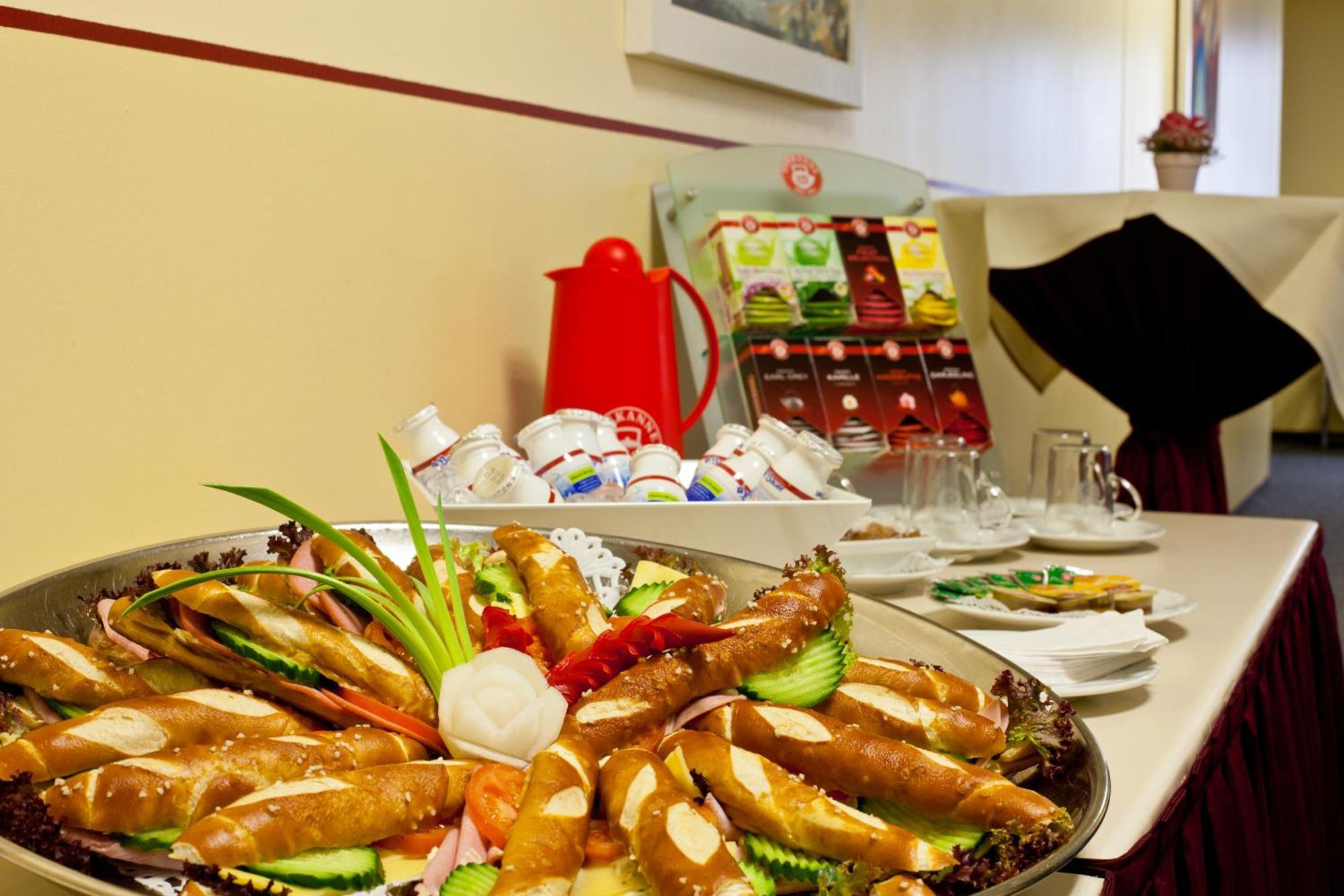 Hotel Novina Suedwestpark 4*