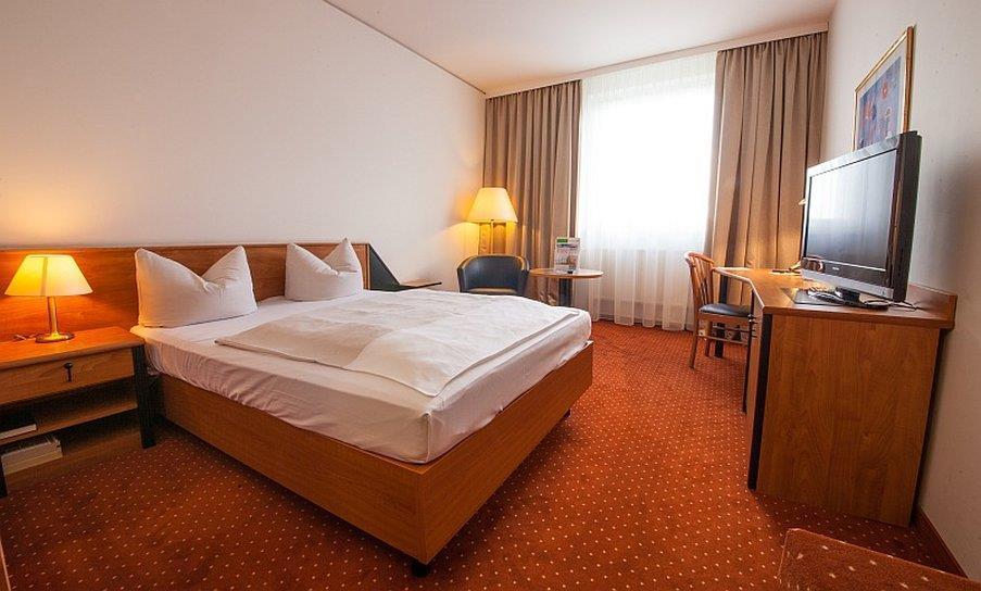 Hotel Novina Suedwestpark 4*