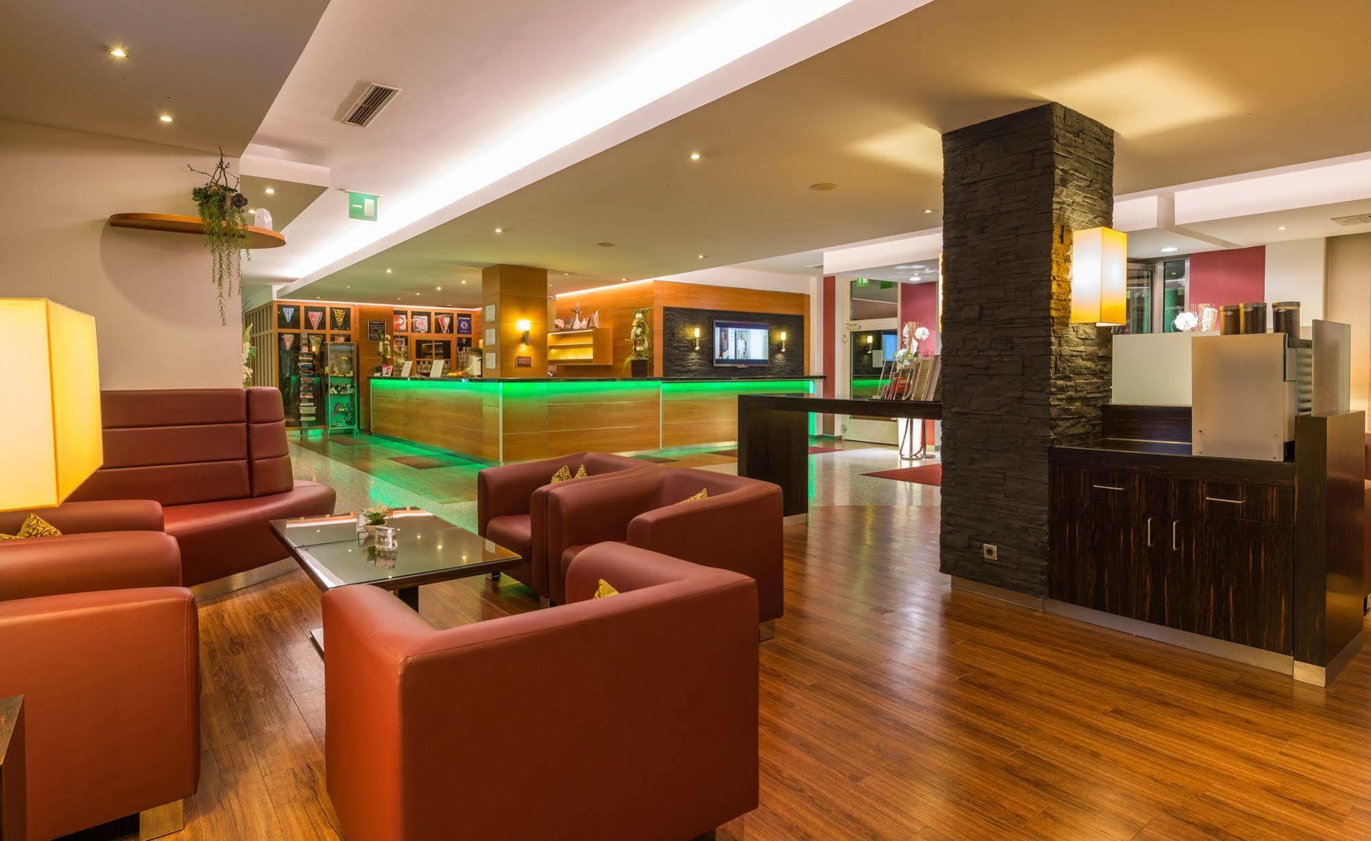 Novina Suedwestpark 4*