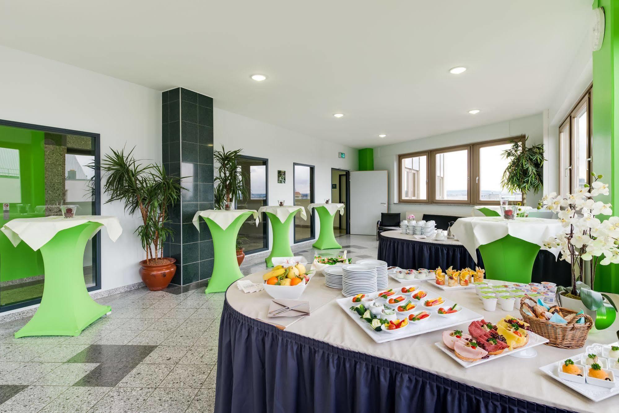 Novina Suedwestpark Hotel