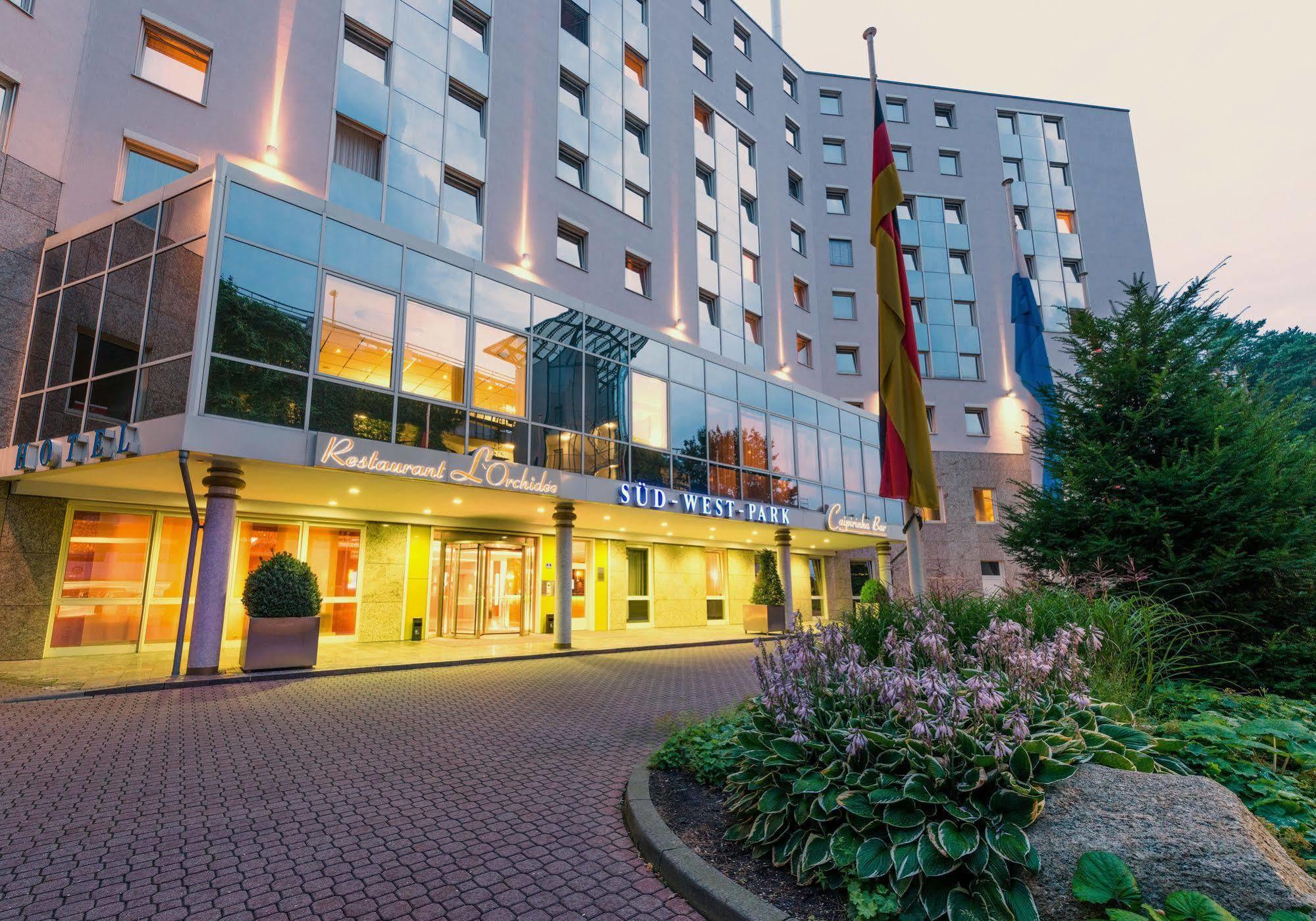 Hotel Novina Suedwestpark 4*