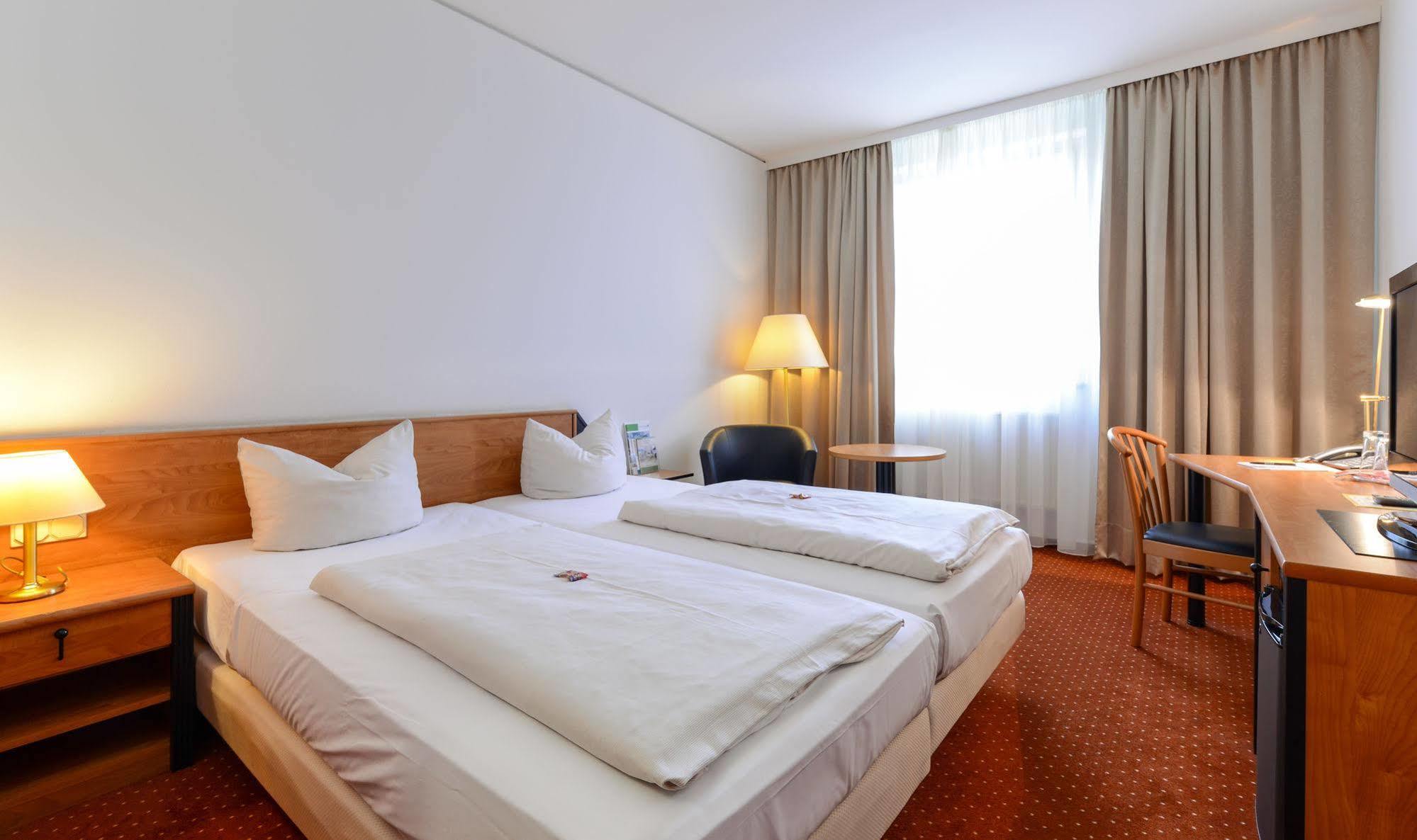 Hotel Novina Suedwestpark