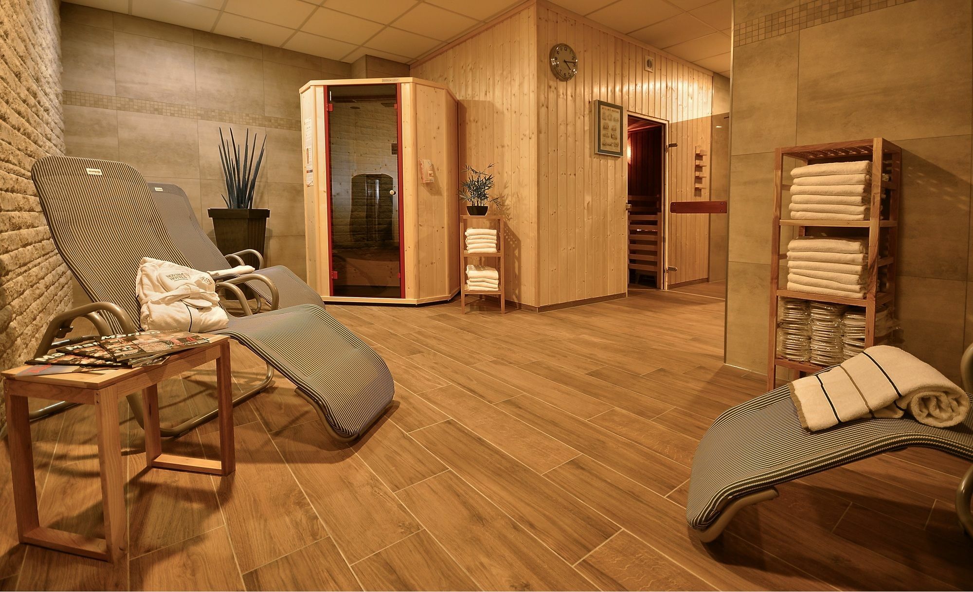 Novina Suedwestpark Hotel 4*