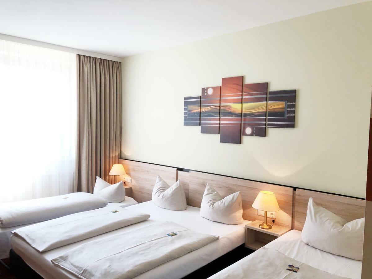 Hotel Novina Suedwestpark 4*